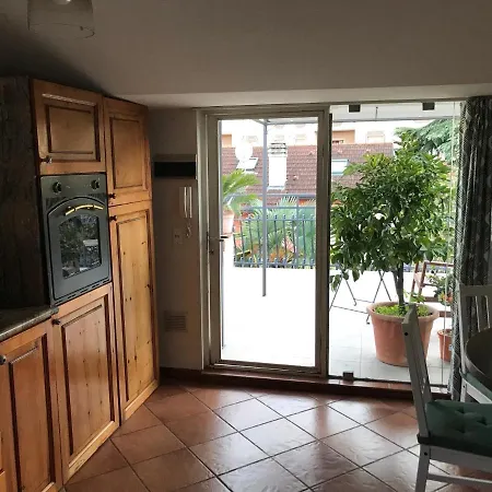 Con Terrazza E Posto Auto Libri E Giardini Pero