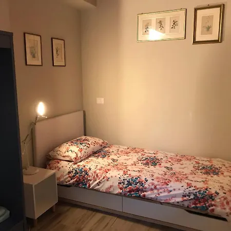 Holiday home Con Terrazza E Posto Auto Libri E Giardini Pero