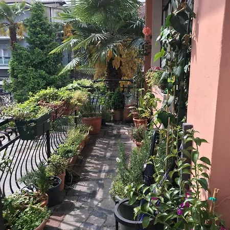 Holiday home Con Terrazza E Posto Auto Libri E Giardini *