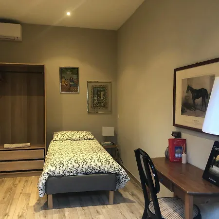 Holiday home Con Terrazza E Posto Auto Libri E Giardini