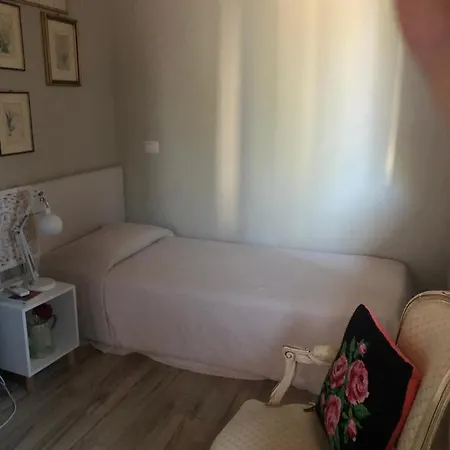 Holiday home Con Terrazza E Posto Auto Libri E Giardini *