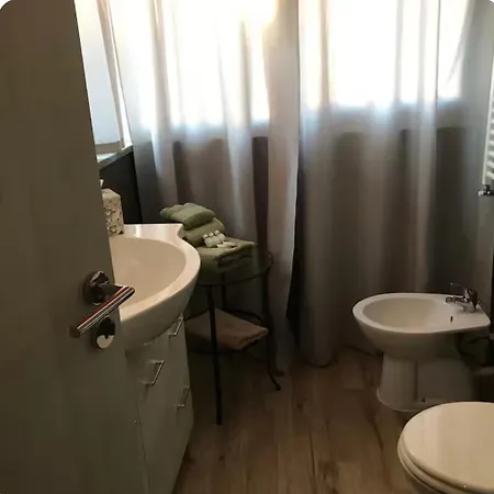Con 3 3 Bagni E Posto Auto Libri E Giardini