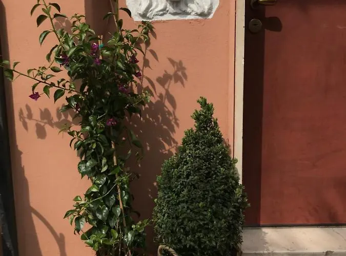 Con 3 3 Bagni E Posto Auto Libri E Giardini * Pero